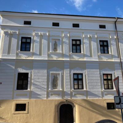 Oprava fas&aacute;dy Langova domu ve Fr&yacute;dku - M&iacute;stku