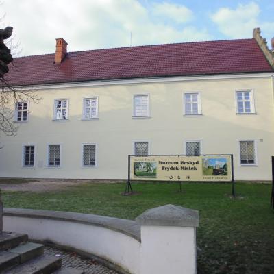 Oprava fas&aacute;dy z&aacute;mku, Fr&yacute;dek - M&iacute;stek